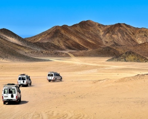 jeep-safari-blue-hole-adventure-abo-galom-axatour-1 jeep safari