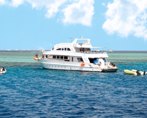 a-snorkeling-boat trip-orang bay-axa tours