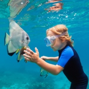 snorkeling-boat-trip-orang-bay-axa-tours-2